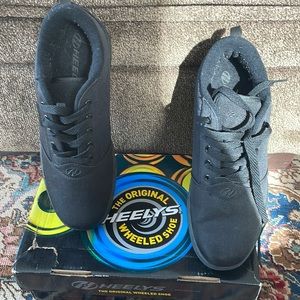 The original Heely’s wheeled tennis shoe